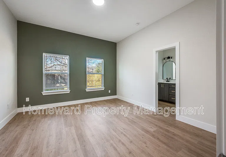 835 Stamps Ave — Photo 6