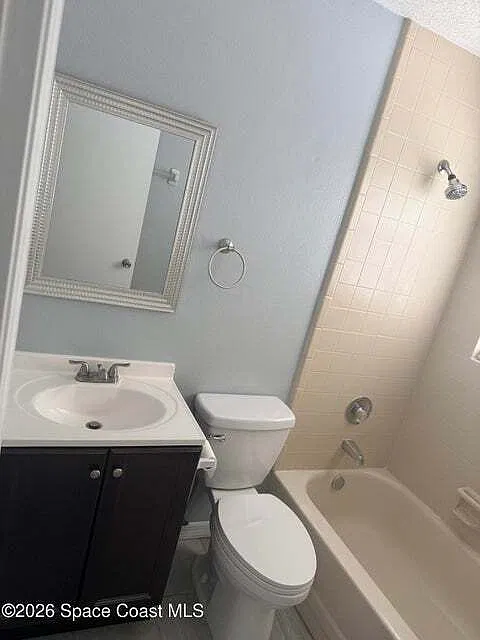 1300 Arlington Lane NE, 124 - 1 — Photo 3