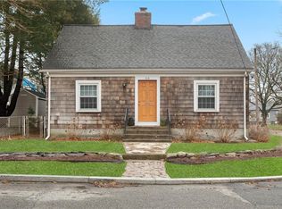 60 Elmcroft Ave, Providence, RI 02908