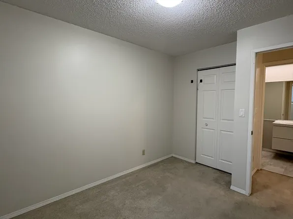 170 Grassie Blvd #3, Winnipeg, MB R2G 3H5