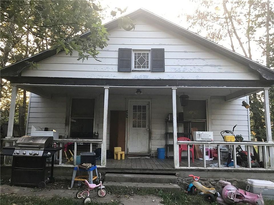 1st image of 208 S Black Ave