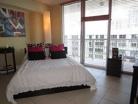 2nd image of 1750 N Bayshore Dr APT 3008