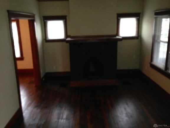 5th image of 125 Redwood Ave