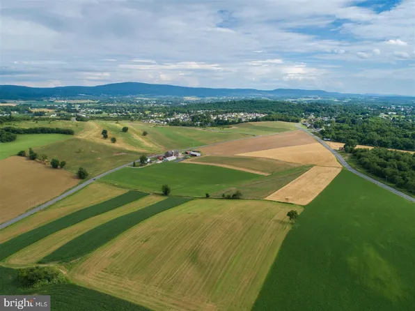 10699 Tomstown Rd, Waynesboro, PA 17268