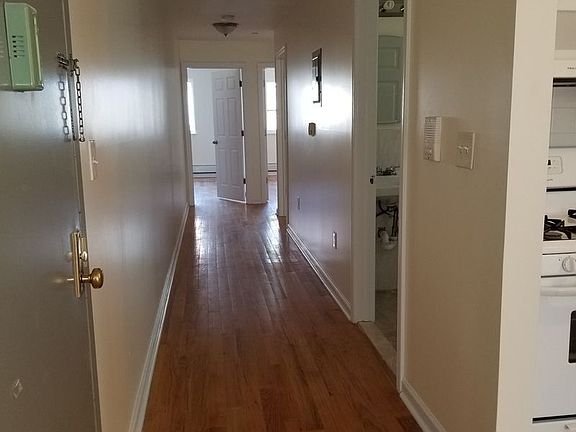3rd image of 759 E 226th St Bsmt 1