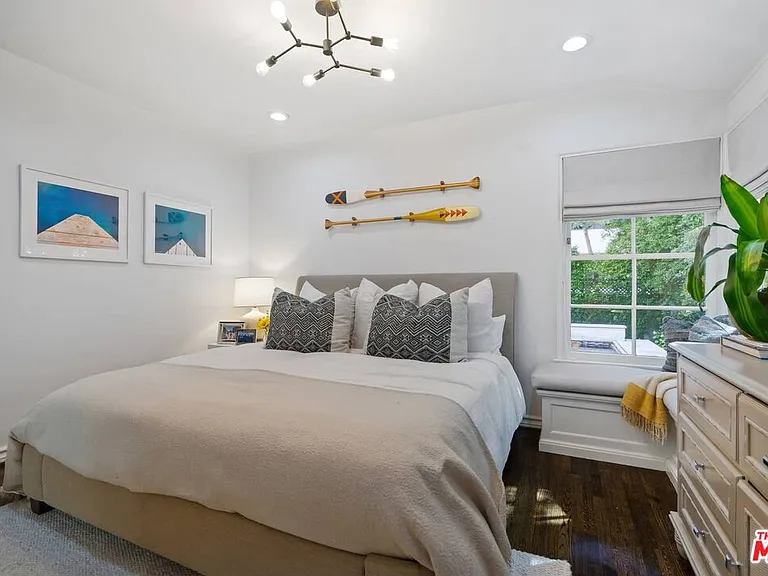 10576 Lindbrook Dr — Photo 39