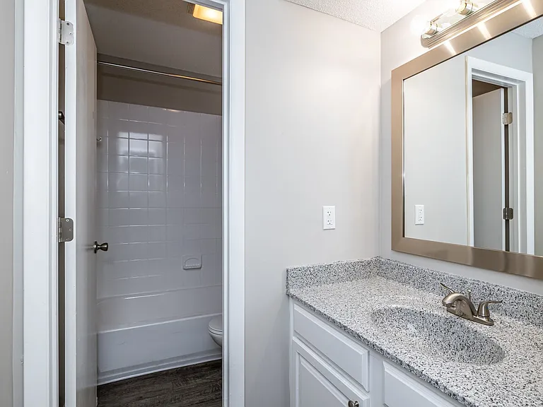 Maple Hills Apartments — Photo 4