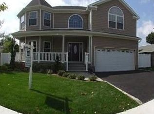 9 Bluebird Dr, Syosset, NY 11791