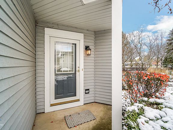 3rd image of 1825 Lucylle Ct #1825