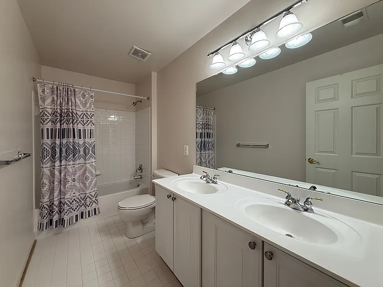 4415 Medallion Dr — Photo 40