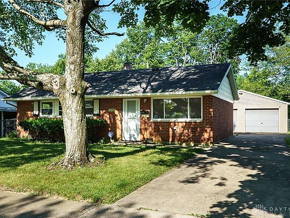 2nd image of 1575 Blairwood Ave