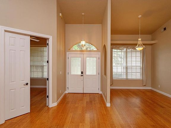 2nd image of 10601 Versailles Blvd