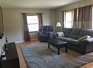 104 W South St, Nixa, MO 65714