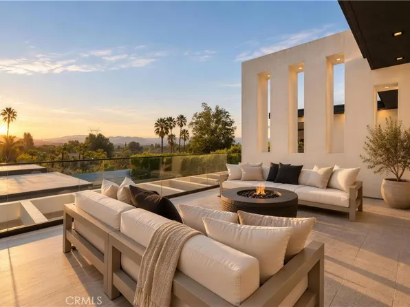4940 Brewster Dr, Tarzana, CA 91356