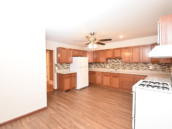 2nd image of 229 2nd Ave S #2