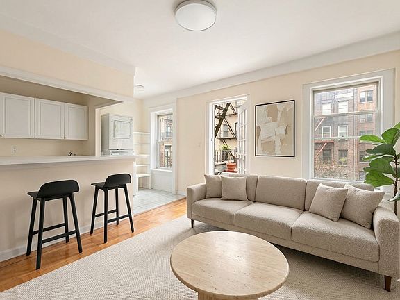 3rd image of 331 E 65th St APT 3