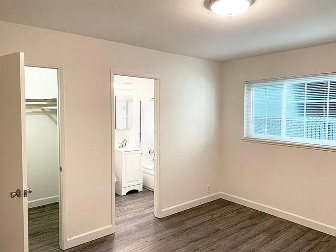 2421 Palmetto Ave #6 — Photo 17