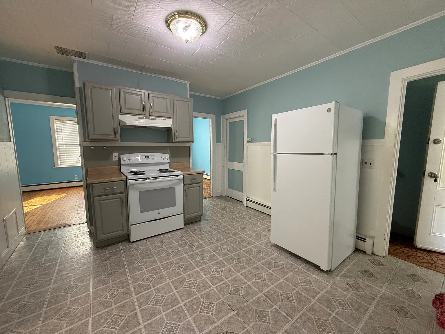 3 bed, 1200 sqft, $1,500 — Photo 4