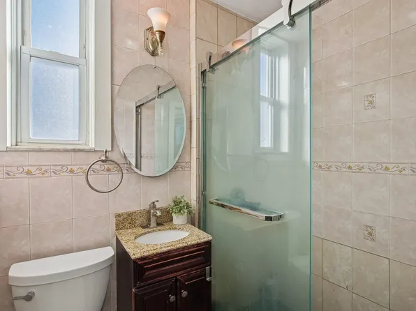 2014 New York Avenue image 15 of 32