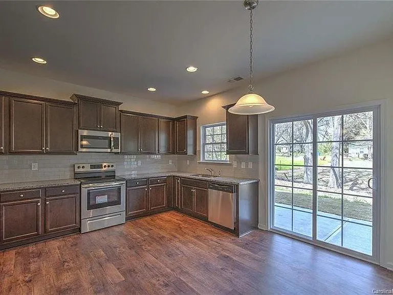 154 Calderdale Ln — Photo 3