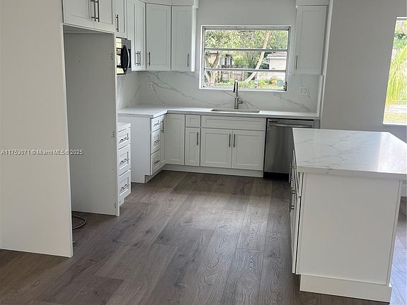 5th image of 110 NE 132nd St