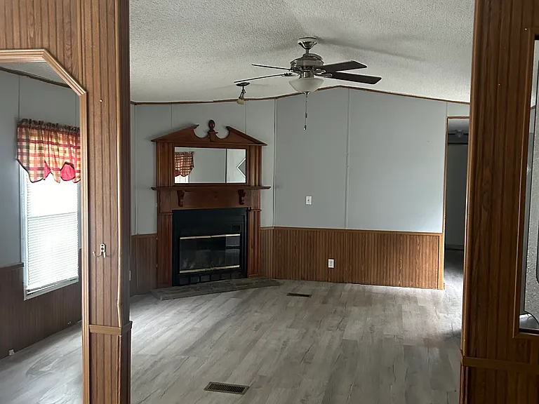106 Carmen Ln — Photo 4