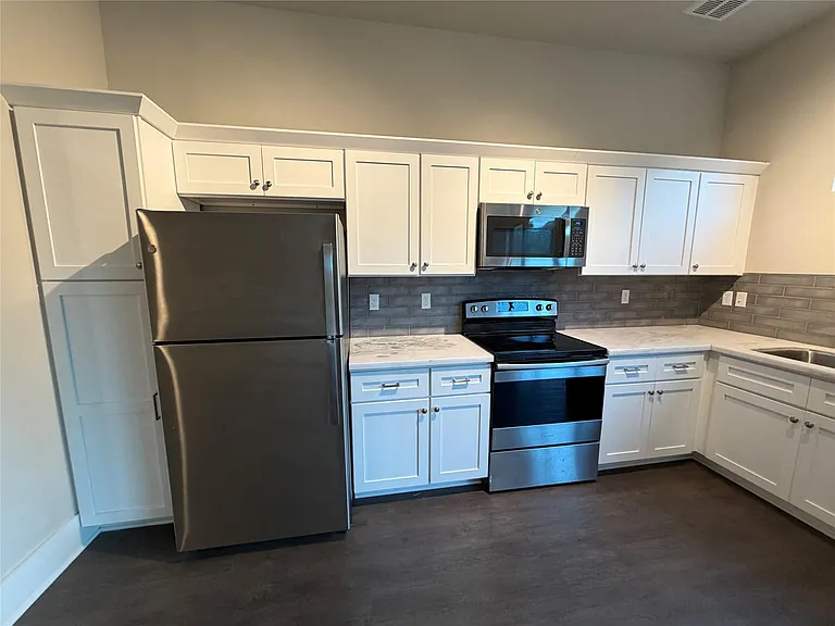 2727 Houston Ave #202 — Photo 8