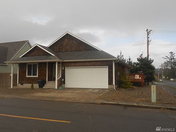 4th image of 2602 Seacrest Ave N