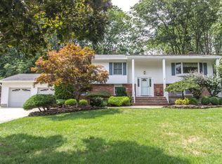 101 Howe Ln, Freehold, NJ 07728