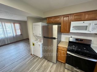 780 Oberlin Elyria Rd #B-16, Elyria, OH 44035