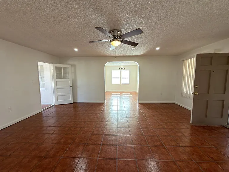 986 Merritt Dr — Photo 15