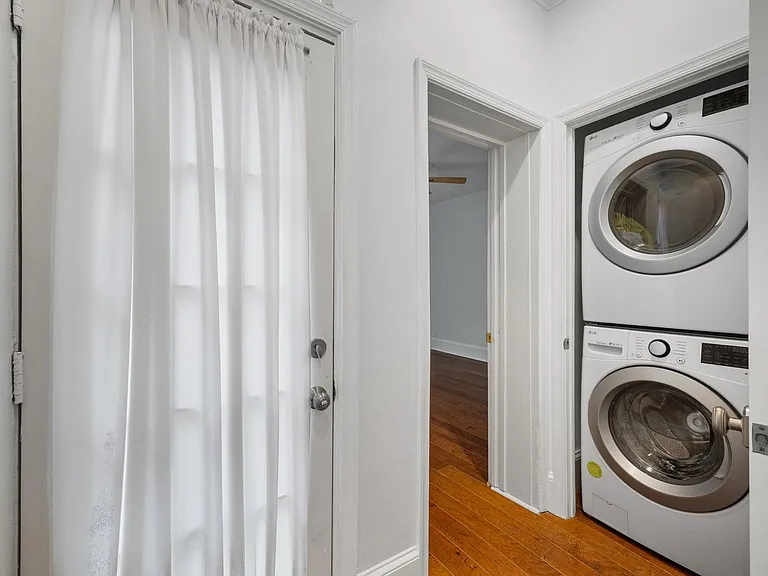 129A Bainbridge St — Photo 37