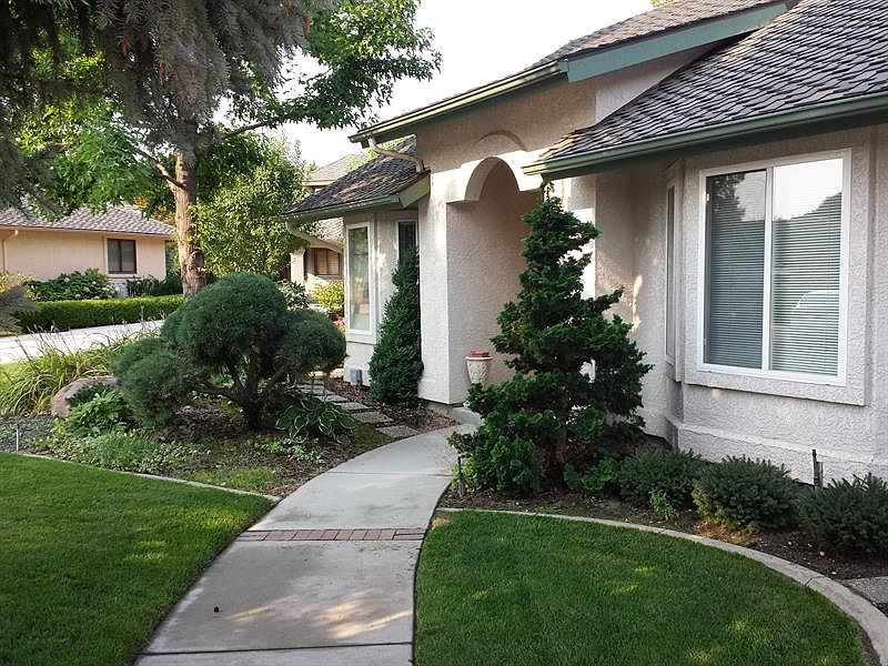 2nd image of 4833 N Lake Shore Pl