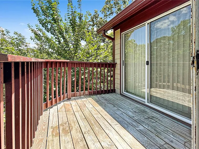 901 Wentworth Ct — Photo 20