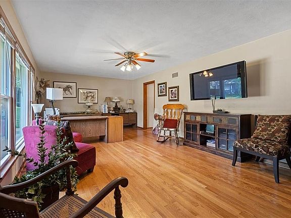 2nd image of 8413 Russell St