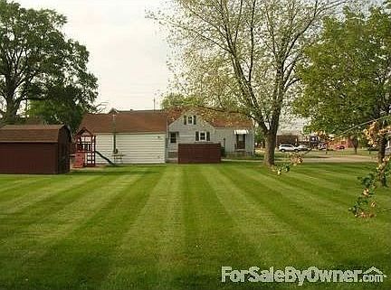 Nice open backyard with room to run along with mature shadetrees.