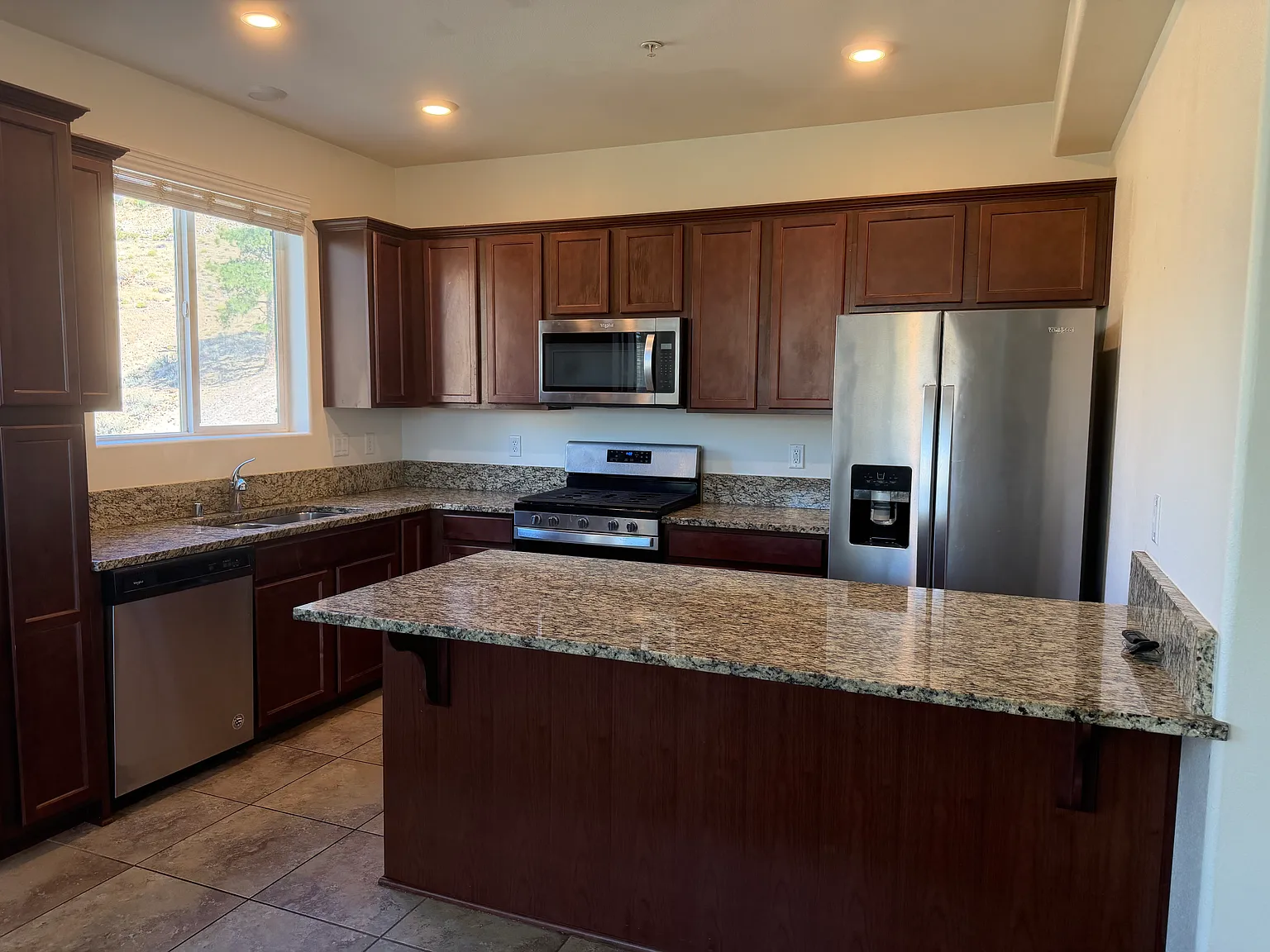 3 bed, 2.5 bath, 1512 sqft, $2,300 — Photo 3