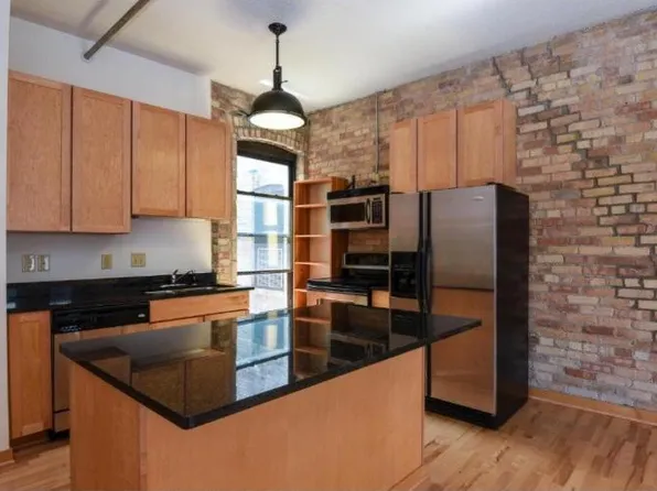 525 9th St S #4, Minneapolis, MN 55404