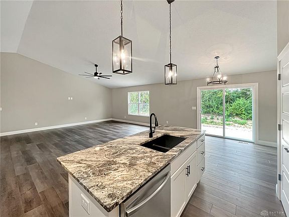 5th image of 71 Walnut Hills Ct
