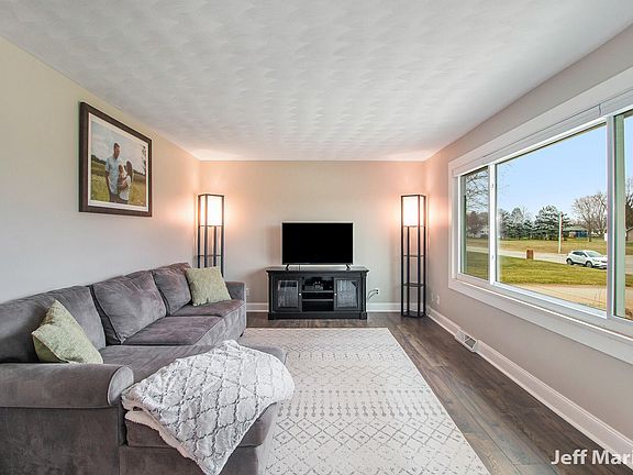 3rd image of 2237 Westover Dr