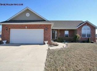 1966 Captains Dr, Worden, IL 62097