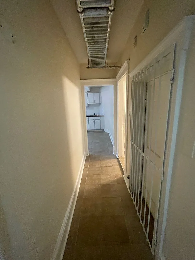 Super Charming Garen level 1 BED Massive eat in kitchen pet friendly Heat Inc No fee Free mpnh — Photo 2