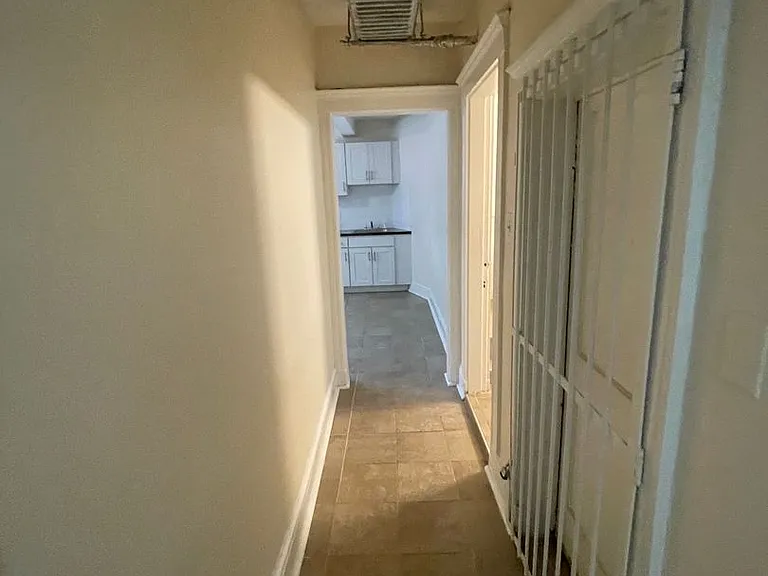 12 Barrows St #B — Photo 1