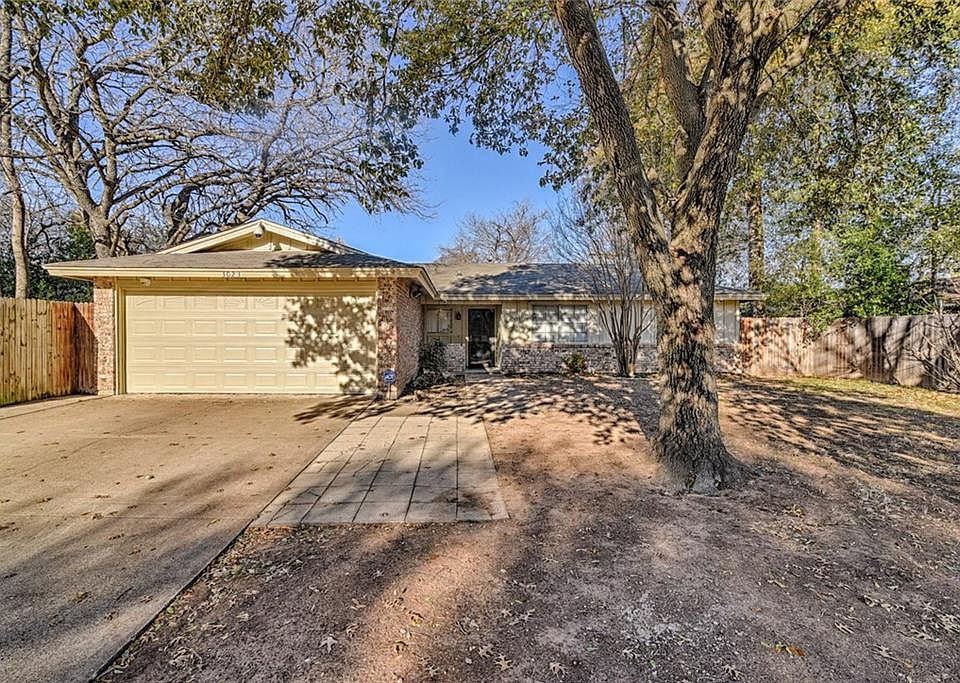 1st image of 3023 Friendswood Dr
