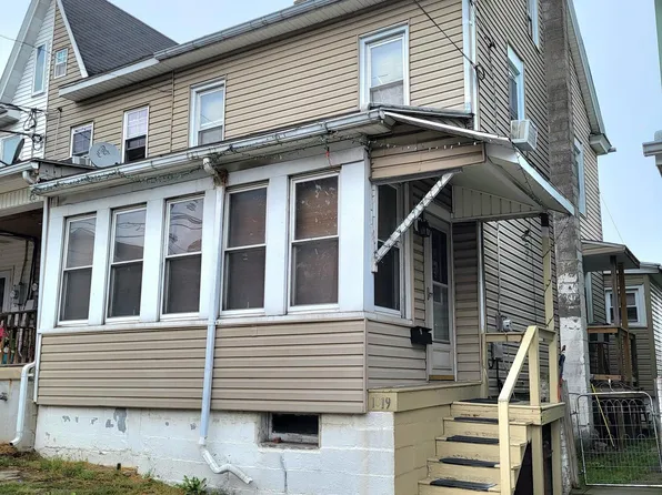 1019 W Mulberry St, Coal Township, PA 17866