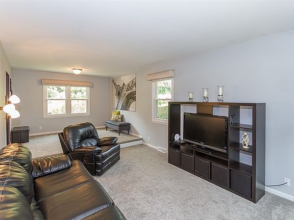 4th image of 11170 Echo Crest Dr W