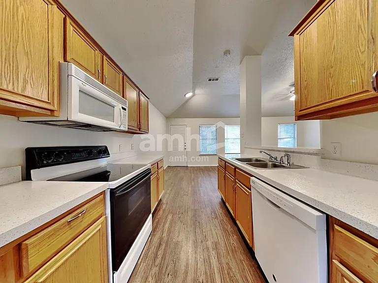 302 Tioga Dr — Photo 4