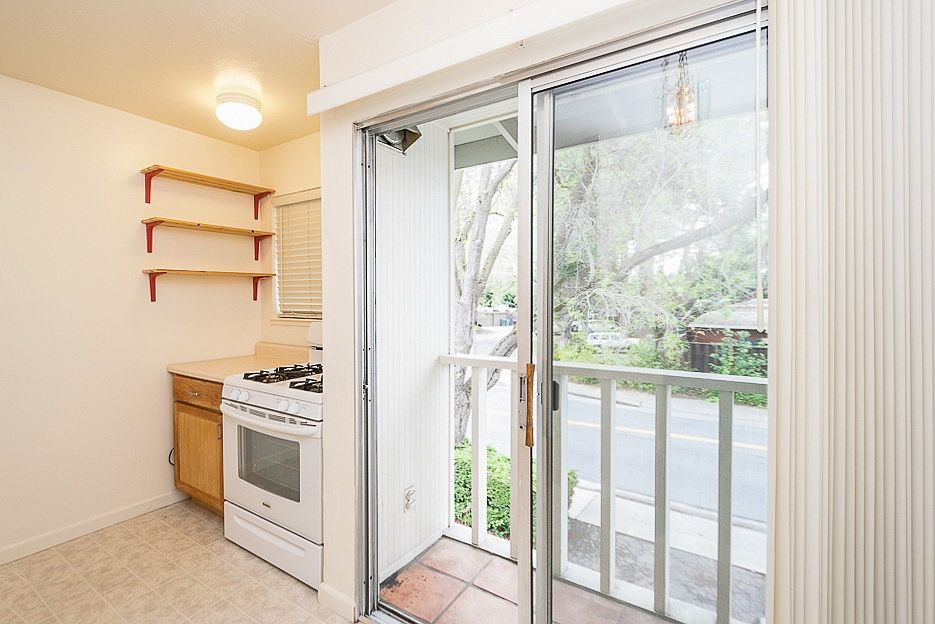 Kitchen & Dining Area