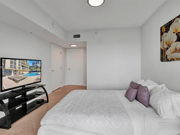16699 Collins Ave #3105 — Photo 29