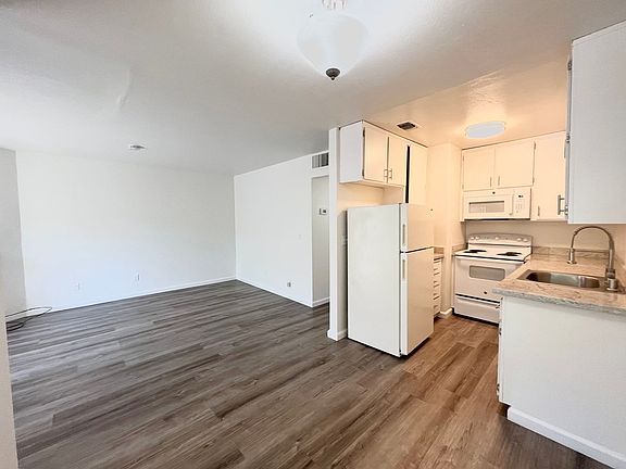 5th image of 2536 Garfield Ave APT 02